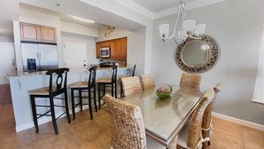 Condo, 2 Bedrooms, Ocean View | Dining