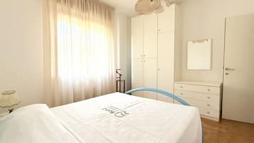 2 bedrooms, bed sheets