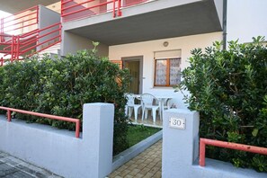 Outdoor dining - M144 - Marcelli, three-room apartment with garden 100m from the sea (Marcelli)
