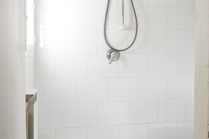 Doccia, bidet, asciugamani