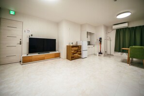 Room (1) | Blackout drapes, iron/ironing board, free WiFi - Kizugawa Villas (Osaka)