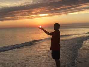 ビーチの近く、サンラウンジャー、ビーチタオル