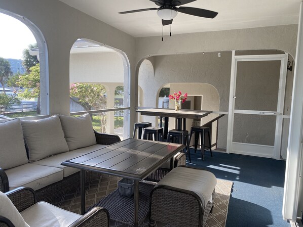 屋外ダイニングエリア