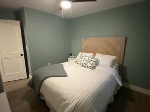 3 bedrooms, iron/ironing board, free WiFi, bed sheets