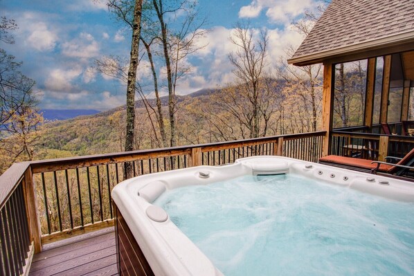 Outdoor spa tub