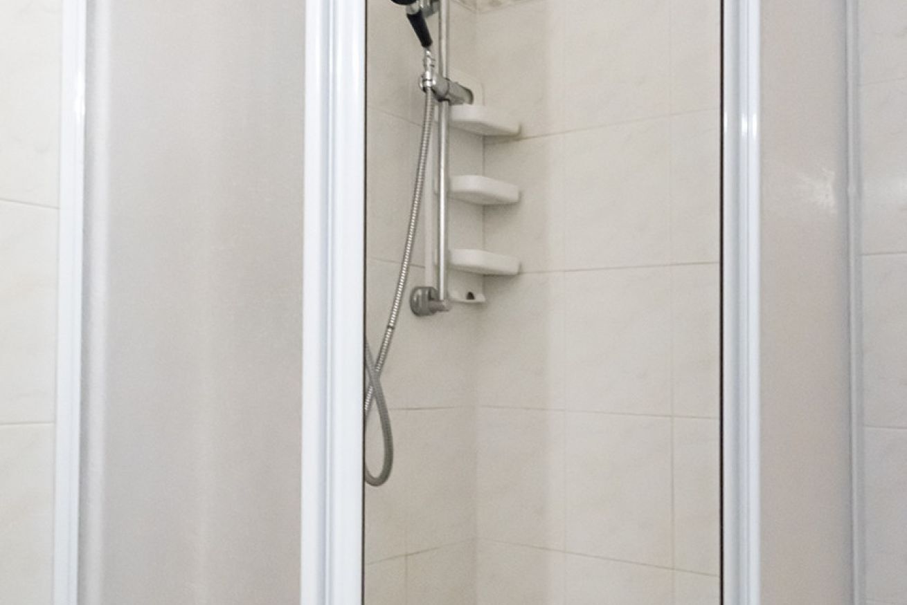 Shower, bidet, towels