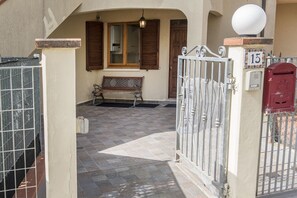 Property grounds - M255 - Marcelli, three-room apartment with porch 250m from the sea (Marcelli)