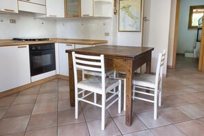 Dining - M255 - Marcelli, three-room apartment with porch 250m from the sea (Marcelli)