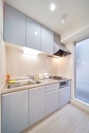Fridge, microwave, electric kettle, cookware/dishes/utensils - Osaka Dome (Osaka)