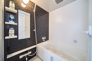 Room (302) | Bathroom | Separate tub and shower, deep soaking tub, free toiletries, hair dryer - Osaka Dome (Osaka)