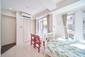 Room (102) - Osaka Dome (Osaka)