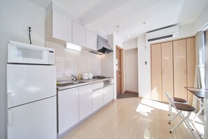 客房 (202) | 私人小型廚房 | 電冰箱、微波爐、電熱水壺、鍋具/餐盤/廚房用品