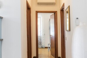 Interior - M261 - Marcelli, renovated three-room apartment with sea view terrace pt (Marcelli)