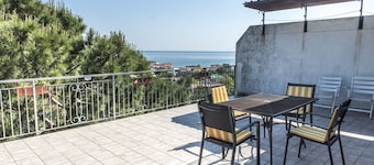 M262 - Marcelli, renovated four-room apartment with sea view terrace 1p
