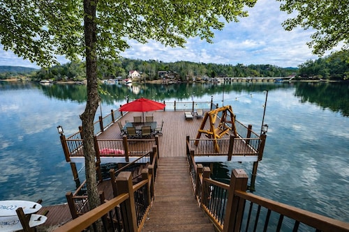 Cabin at White Oak Point | Private Waterfront Cabin on Lake Lure with Hot Tub
