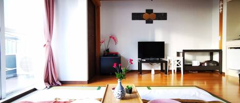 Habitación (4888) | Tabla de planchar con plancha y wifi gratis