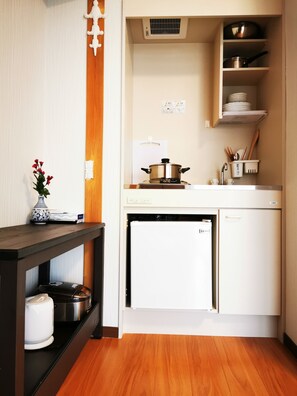 룸 (4888) | 전용 간이 주방 | 냉장고, 전자레인지, 쿡탑, 전기 주전자
