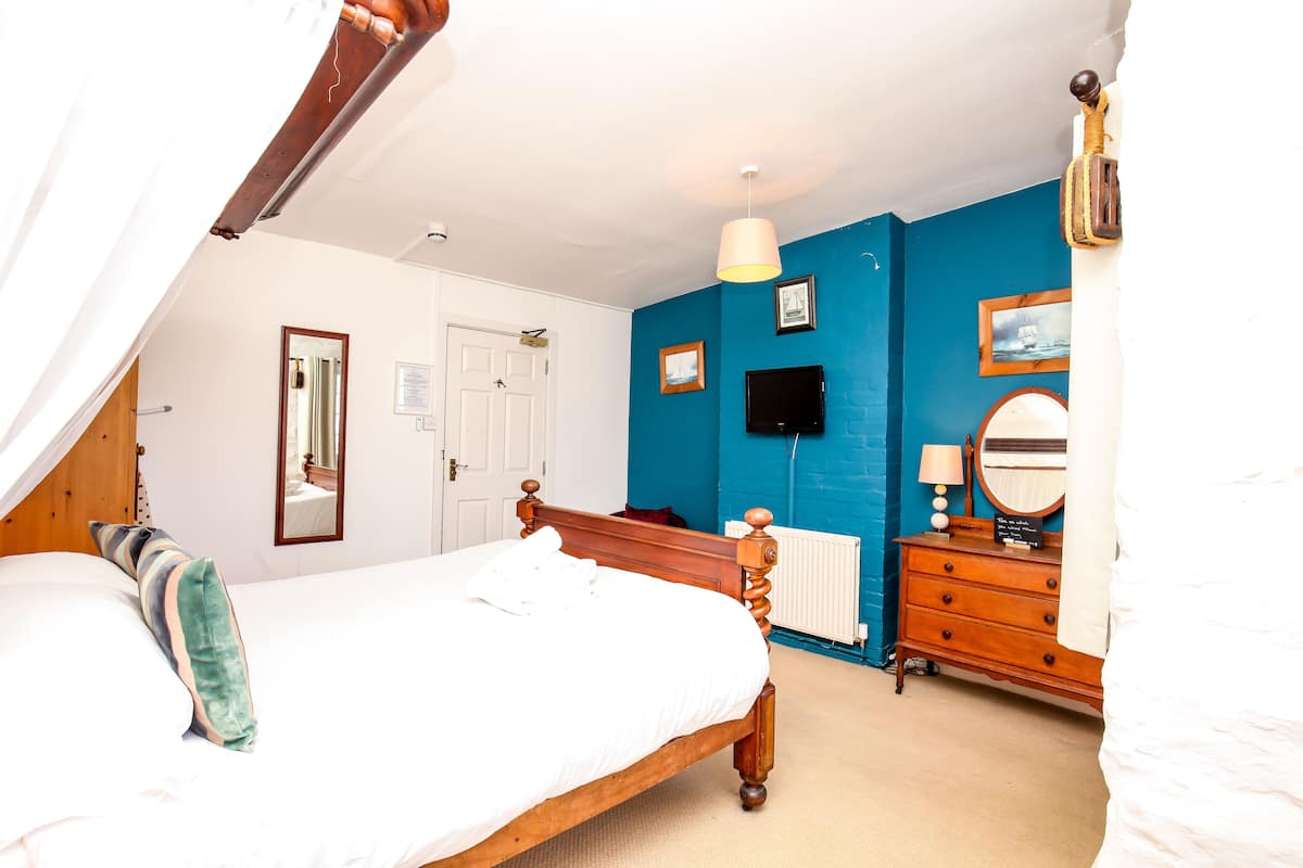 Tweepersoonskamer, en-suite badkamer, uitzicht op zee (Room 2 Large) | 1 slaapkamer