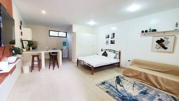 Premier Studio Suite | Iron/ironing board, free WiFi