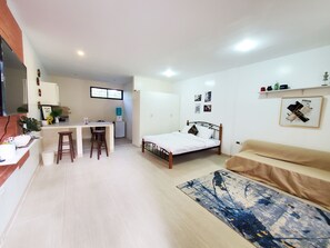 Premier Studio Suite | Iron/ironing board, free WiFi - Balai Amigo Panglao Apartment (Dauis)