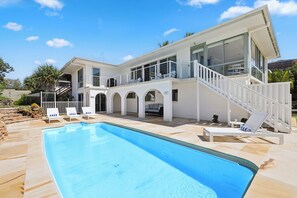 Pool - Captain's Quarters Absolute Beachfront Pool Pets (Sapphire Beach)