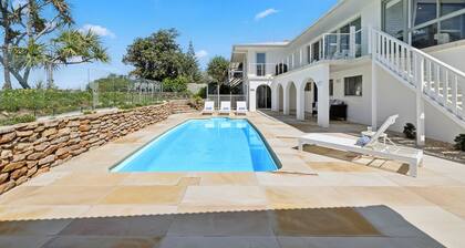 Captain's Quarters Absolute Beachfront Pool Pets