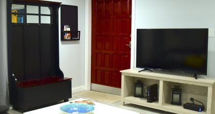 Modern Beachside Space - Near Boston/Airport/Train