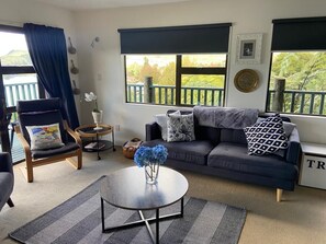 TV, fireplace, DVD player, video library - Fantastic Lake and Mountain views with Spa Pool (Rotorua)