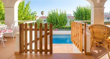 Villa Beatriz with Sea View, Wi-Fi, Garden, Terrace & Pool; Parking Available