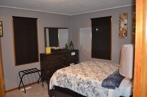 4 bedrooms, iron/ironing board, WiFi, bed sheets