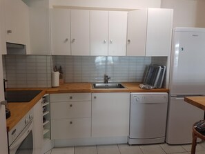 Réfrigérateur, micro-ondes, four, lave-vaisselle