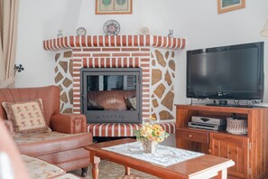Fernseher, Kamin, DVD-Player, Tischtennisplatte
