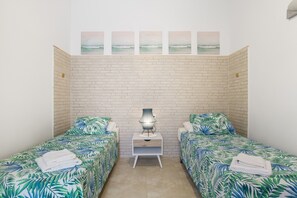 3 chambres, fer et planche à repasser, Wi-Fi gratuit, draps fournis