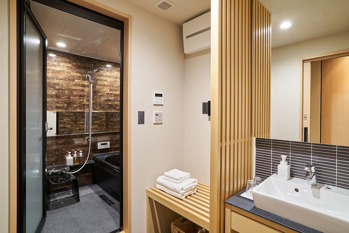 separate bathtub and shower, free toiletries, hair dryer, slippers