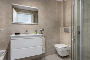 浴缸、風筒、提供毛巾