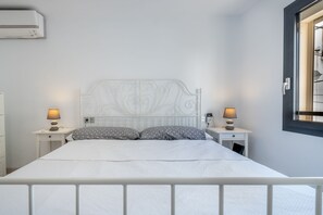 3 dormitorios, tabla de planchar con plancha, wifi gratis y ropa de cama