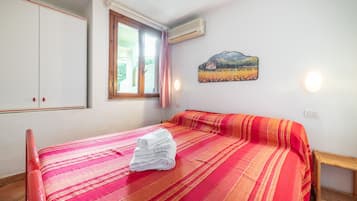 2 bedrooms, bed sheets