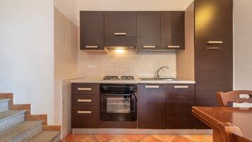 Réfrigérateur, four, plaque de cuisson