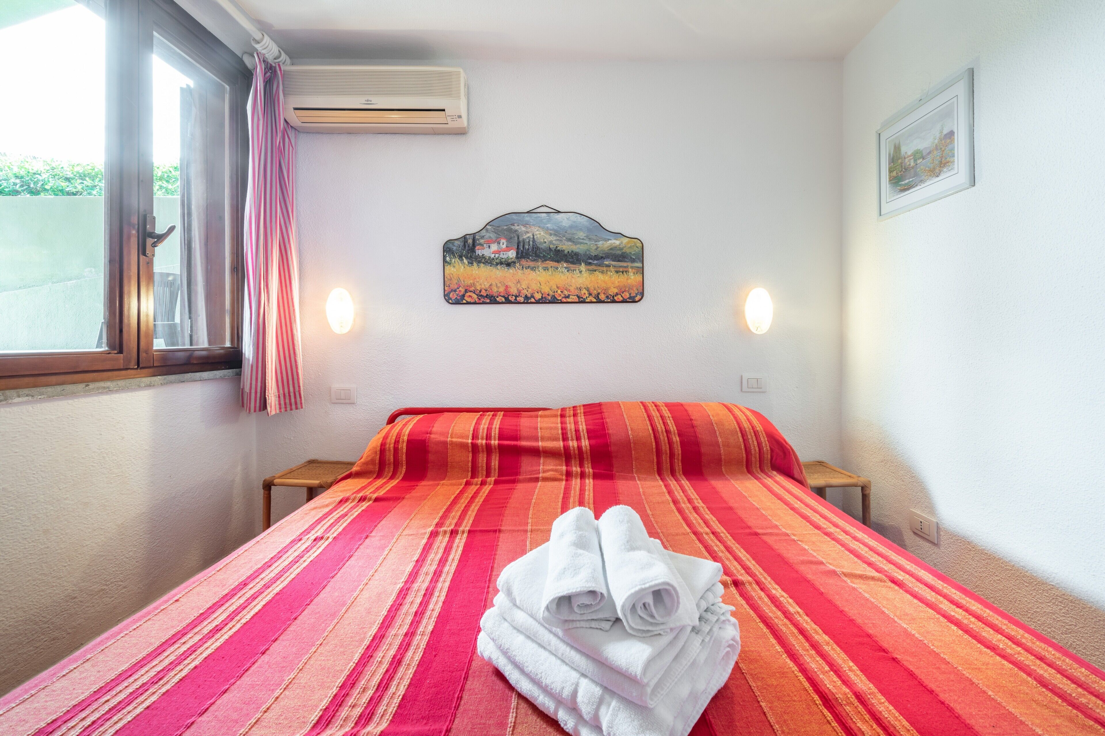 2 bedrooms, bed sheets