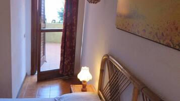 2 bedrooms, bed sheets