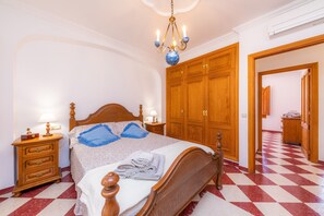 3 habitaciones, tabla de planchar con plancha y wifi gratis 