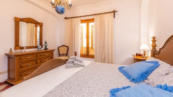 3 makuuhuonetta, silitysrauta/-lauta, ilmainen Wi-Fi, vuodevaatteet