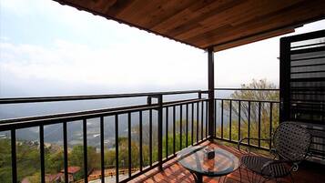 Panoramic Quadruple Room | Balcony