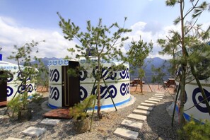 Signature Tent | Garden view