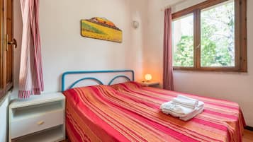 2 bedrooms, bed sheets