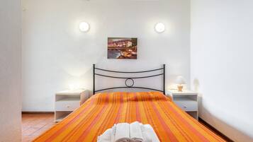 2 bedrooms, bed sheets