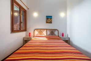 2 bedrooms, bed sheets
