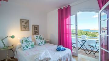 1 slaapkamer, een strijkplank/strijkijzer, gratis wifi, beddengoed