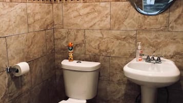 Comfortable shared room 3 | Bathroom