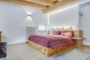 1 slaapkamer, een strijkplank/strijkijzer, gratis wifi, beddengoed